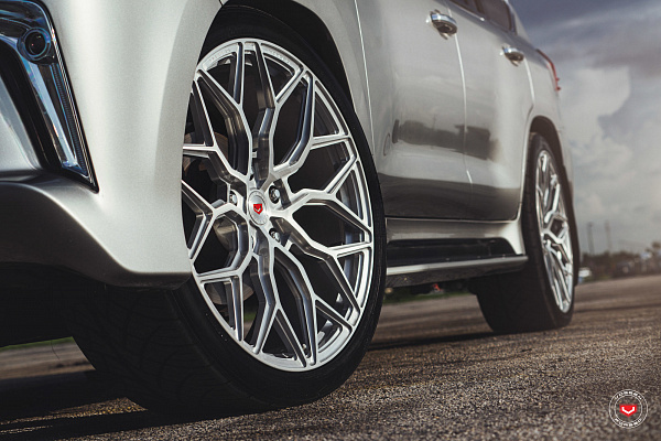 Фото дисков Vossen S17-01 Глянцевый лак на Lexus LX III