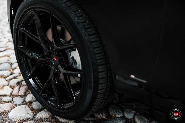 Фото дисков Vossen S21-01 Черный глянец на Land Rover Range Rover Velar