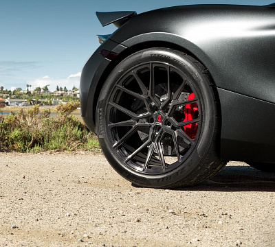 Фото дисков Vossen M-X3 на McLaren 720S