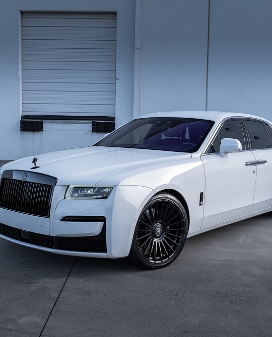 Фото дисков HF-8 Черный глянец на Rolls-Royce Ghost II