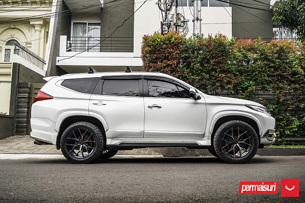 Фото дисков Vossen HF6-4 Глянцевый темный лак на Mitsubishi Pajero Sport III