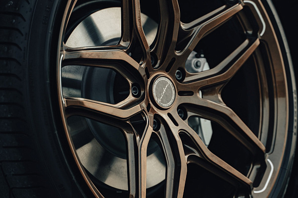 Фото дисков Brixton Forged PF12 R / RS Глянцевая бронза на Porsche Cayenne III