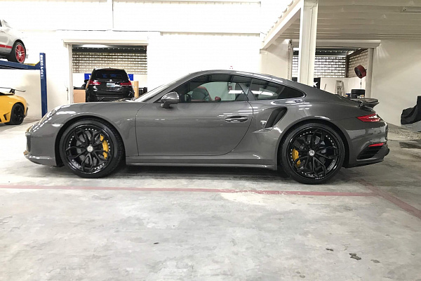 Фото дисков HRE S201 Черный сатин на Porsche 911 VII