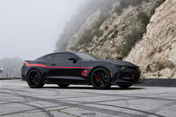 Фото дисков MRR M650 Черный сатин на Chevrolet Camaro VI