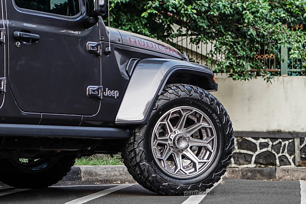 Фото дисков 4PLAY 4P80R Глянцевый графит на Jeep Gladiator II (JT)