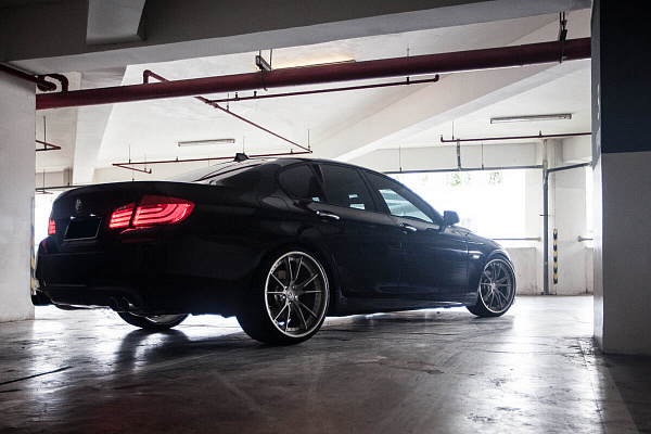 Фото дисков HRE S104 Сатиновый тонированный лак на BMW 5/M5 (F10)