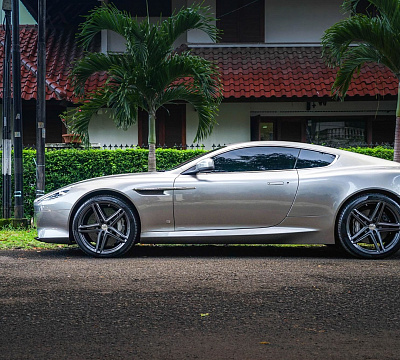 Фото дисков Vossen VFS-5 на Aston Martin DB 9 