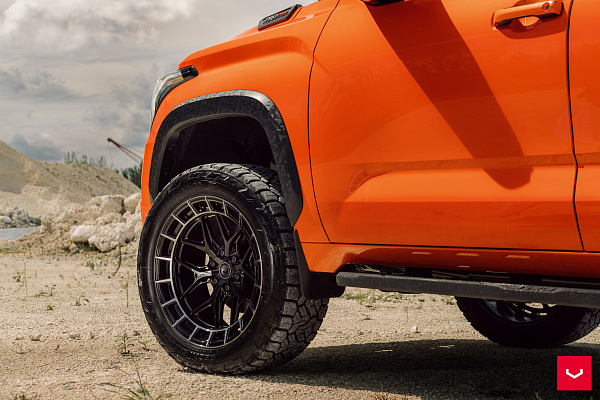 Фото дисков Vossen HFX-1 (6-Lug) Черный глянец на Toyota Sequoia III