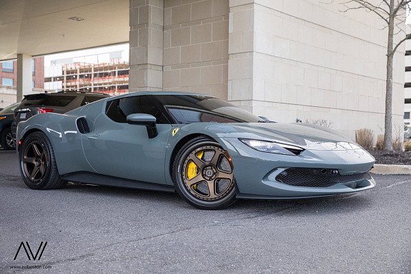 Фото дисков Brixton Forged TR05 Сатиновая бронза на Ferrari 296