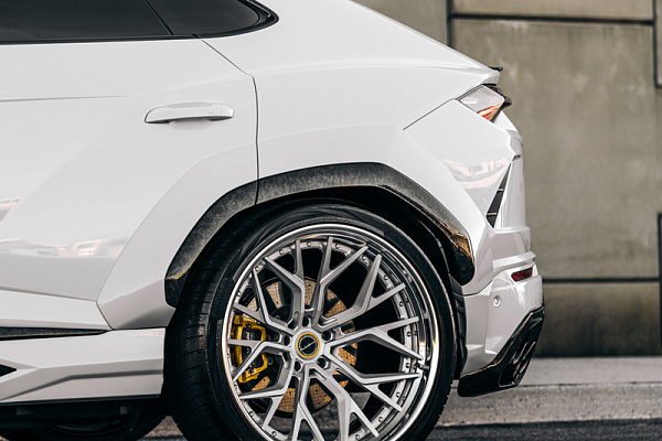 Фото дисков Brixton Forged PF10 Глянцевый лак на Lamborghini Urus