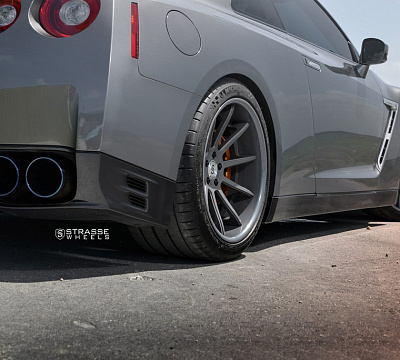 Фото дисков Strasse Wheels R10 Deep Concave на Nissan GT-R