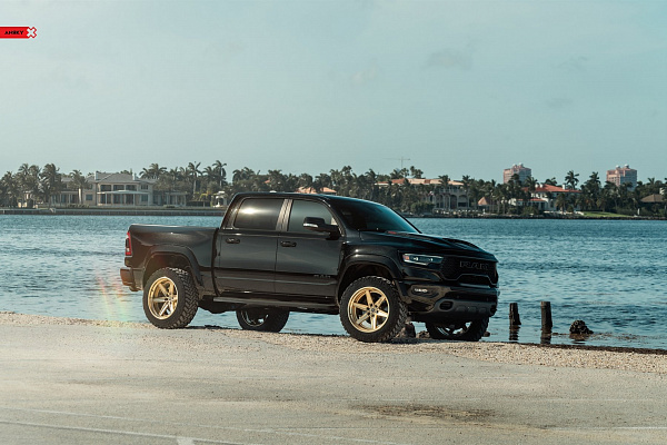Фото дисков Anrky AN36-S Сатиновое золото на Ram 1500 V