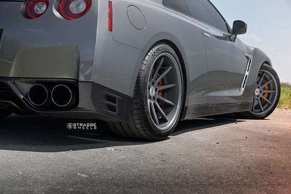 Фото дисков Strasse Wheels R10 Deep Concave Другой цвет на Nissan GT-R