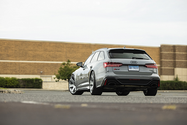 Фото дисков Rotiform AVS Серебро на Audi A/RS 6 (C8)