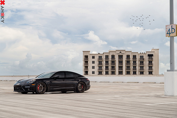 Фото дисков Anrky AN34 Сатиновая темная бронза на Porsche Panamera III