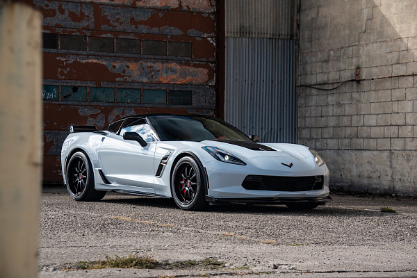 Фото дисков Strasse Wheels R10 Signature Черный сатин на Chevrolet Corvette C7