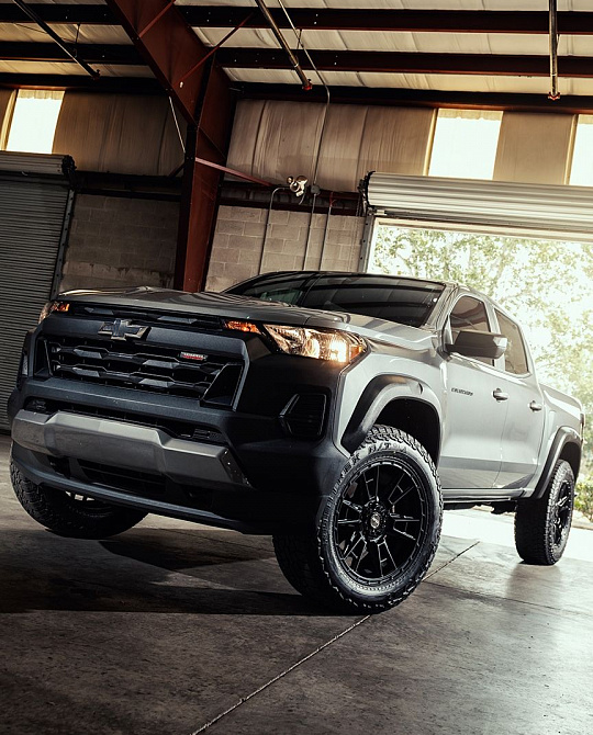 Фото дисков 4PS20 Черный сатин на Chevrolet Colorado
