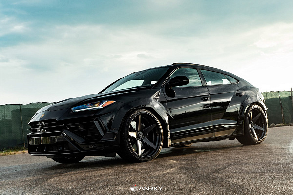 Фото дисков Anrky RS5.3 Черный сатин на Lamborghini Urus