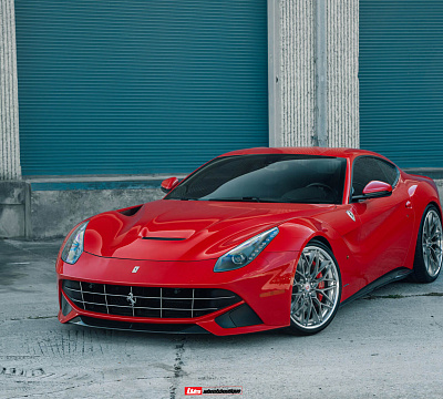 Фото дисков HRE S200H на Ferrari F12
