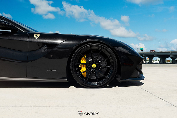 Фото дисков Anrky AN12 Черный глянец на Ferrari F12