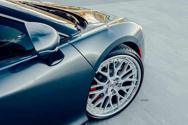 Фото дисков Strasse Wheels SV10M Deep Concave FS Глянцевый лак на McLaren 650S