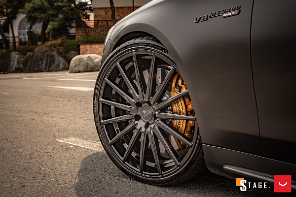 Фото дисков Vossen VFS-2 Черный глянец на Mercedes-Benz C-Class (W205)