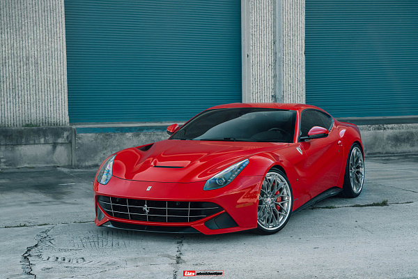 Фото дисков HRE S200H Глянцевый темный лак на Ferrari F12