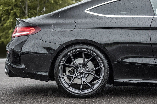 Фото дисков Bola FLY Глянцевый графит на Mercedes-Benz C-Class (W205)