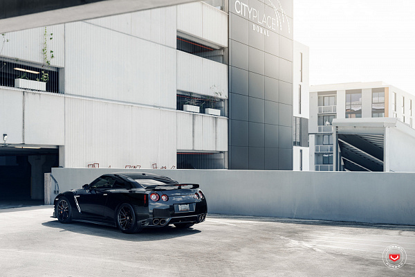 Фото дисков Vossen M-X4T Черный глянец на Nissan GT-R