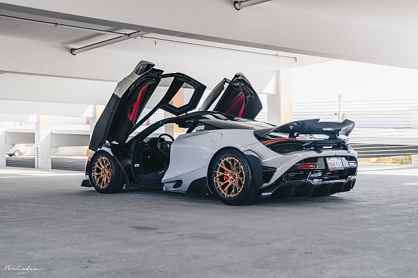 Фото дисков Brixton Forged PF10 Сатиновое темное золото на McLaren 720S