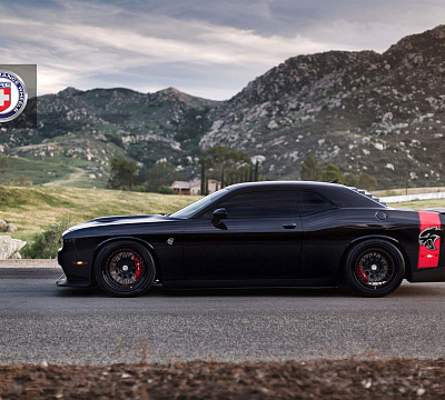 Фото дисков HRE 300 на Dodge Challenger III