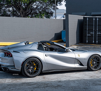 Фото дисков Strasse Wheels SV5R Deep Concave FS на Ferrari 812