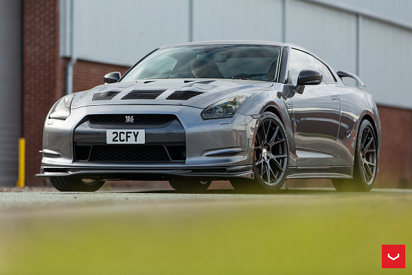 Фото дисков Vossen VFS-6 Глянцевый графит на Nissan GT-R