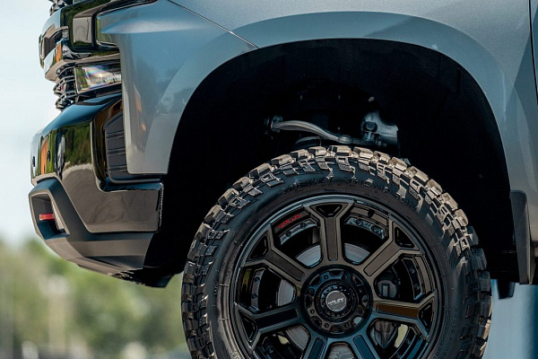 Фото дисков 4PLAY 4P70 Черный глянец на Chevrolet Silverado IV