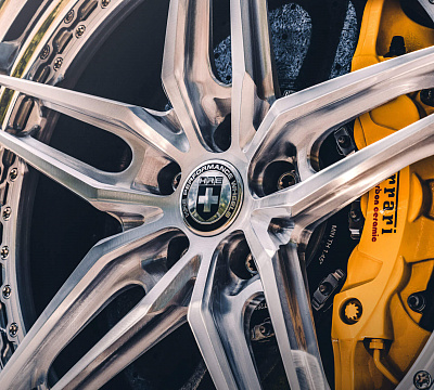 Фото дисков HRE S107SC на Ferrari 812