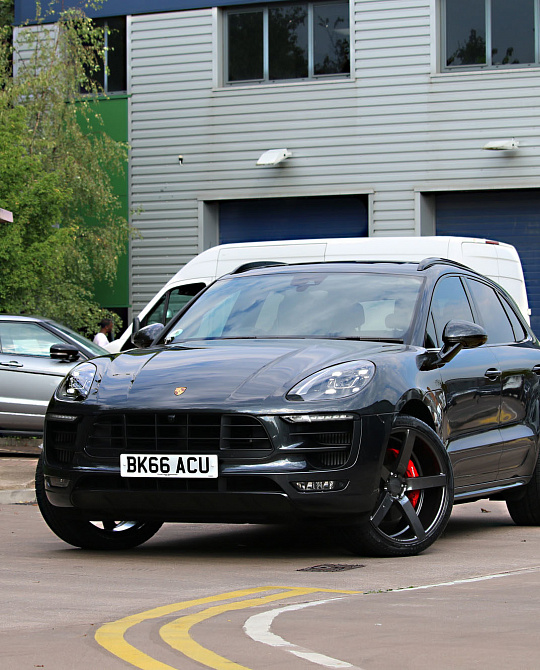 Фото дисков CV3 Глянцевый графит на Porsche Macan I