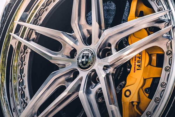 Фото дисков HRE S107SC Глянцевый лак на Ferrari 812