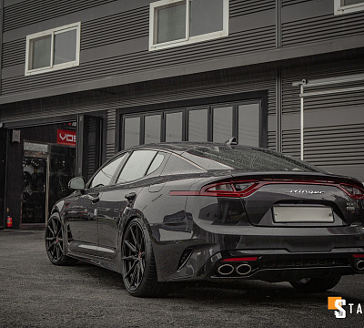 Фото дисков Vossen HF-3 на Kia Stinger