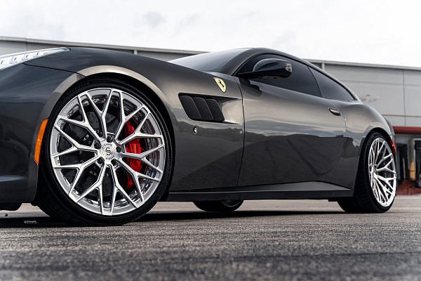 Фото дисков Strasse Wheels SV20M Deep Concave Duoblock Глянцевый лак на Ferrari GTC4Lusso