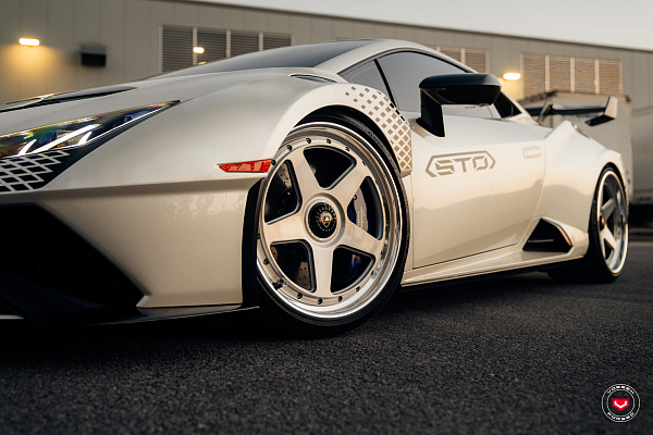 Фото дисков Vossen GEN-01 (3-Piece) Глянцевый лак на Lamborghini Huracan
