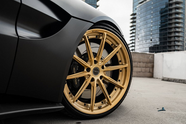 Фото дисков Brixton Forged R11-R Глянцевая шампань на Aston Martin Vantage 4