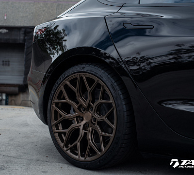 Фото дисков Vossen HF-2 на Tesla Model 3