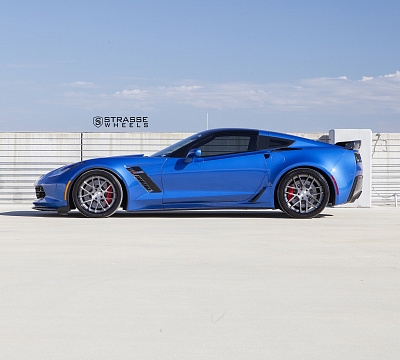 Фото дисков Strasse Wheels SM7 Deep Concave на Chevrolet Corvette C7
