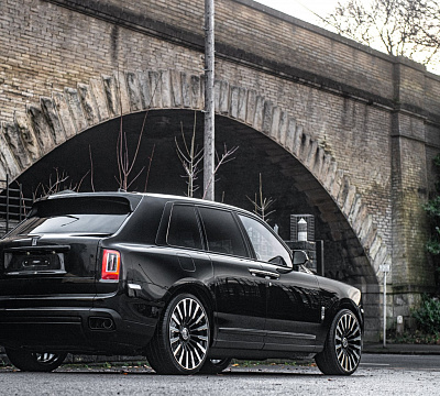 Фото дисков Kahn Type 61 на Rolls-Royce Cullinan