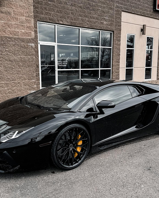 Фото дисков FDE01 Черный сатин на Lamborghini Aventador