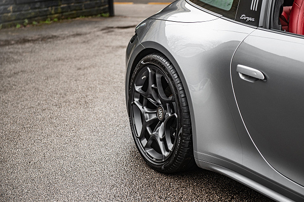 Фото дисков Kahn Type 11 Сатиновый графит на Porsche 911 VIII