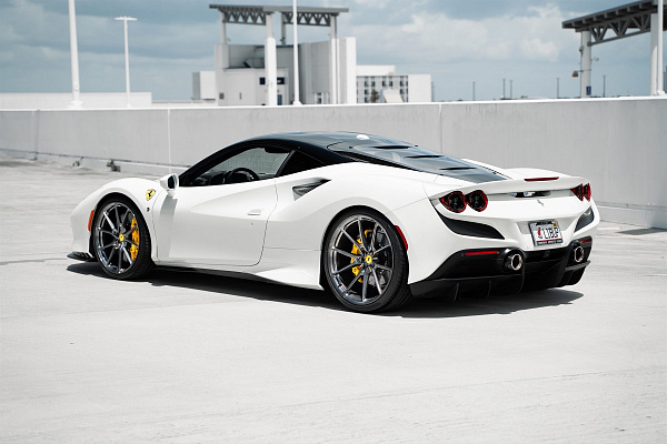Фото дисков Anrky AN12 Глянцевый темный лак на Ferrari F8