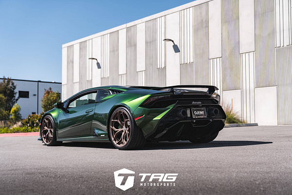 Фото дисков HRE P111SC Сатиновая бронза на Lamborghini Huracan