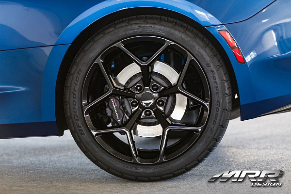 Фото дисков MRR M228 Черный глянец на Chevrolet Camaro VI