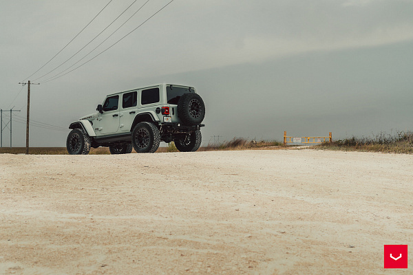 Фото дисков Vossen HFX-1 (5-Lug) Черный глянец на Jeep Wrangler IV (JL)